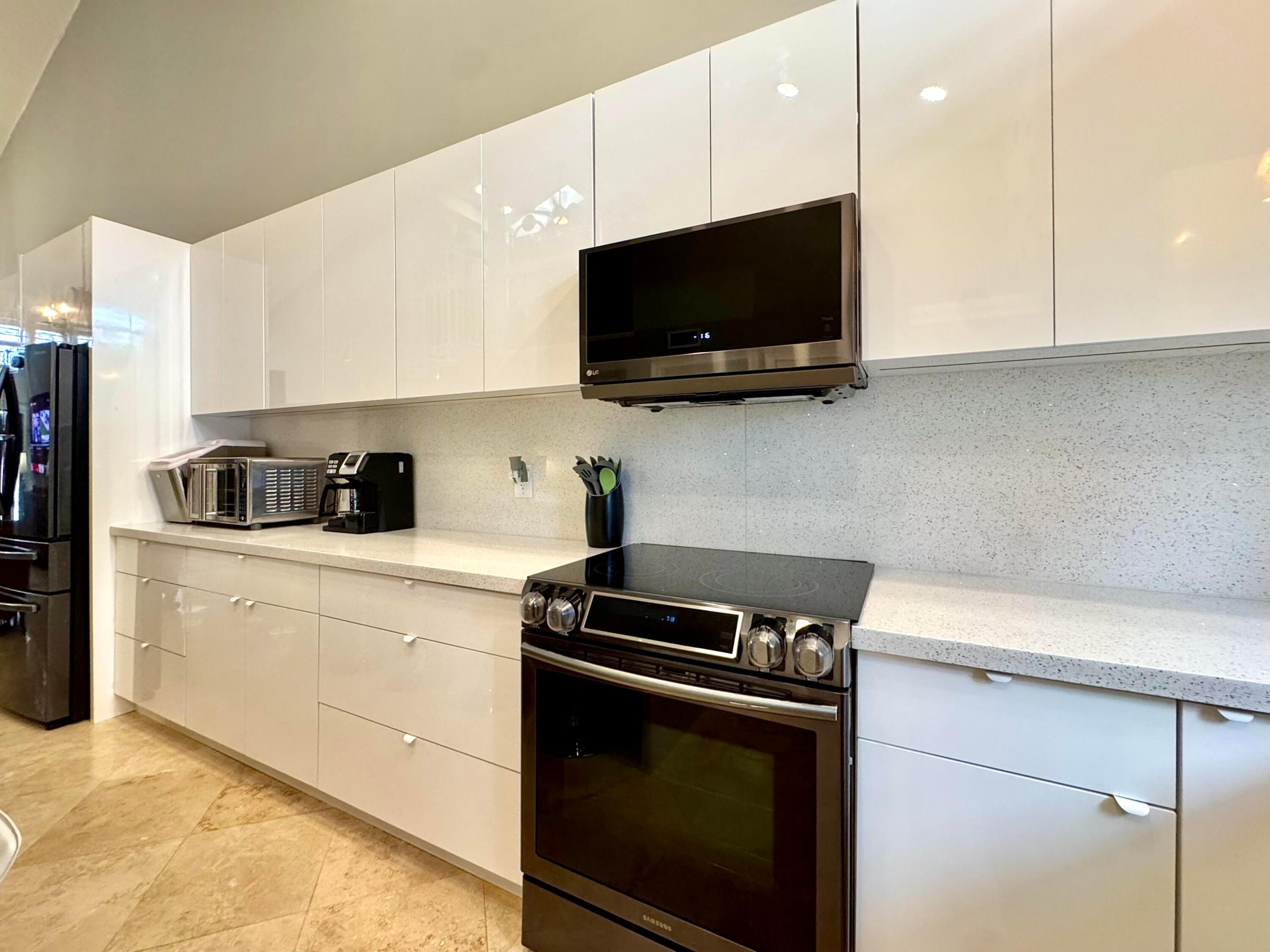 LOFTS OF OAKLAND - Residential