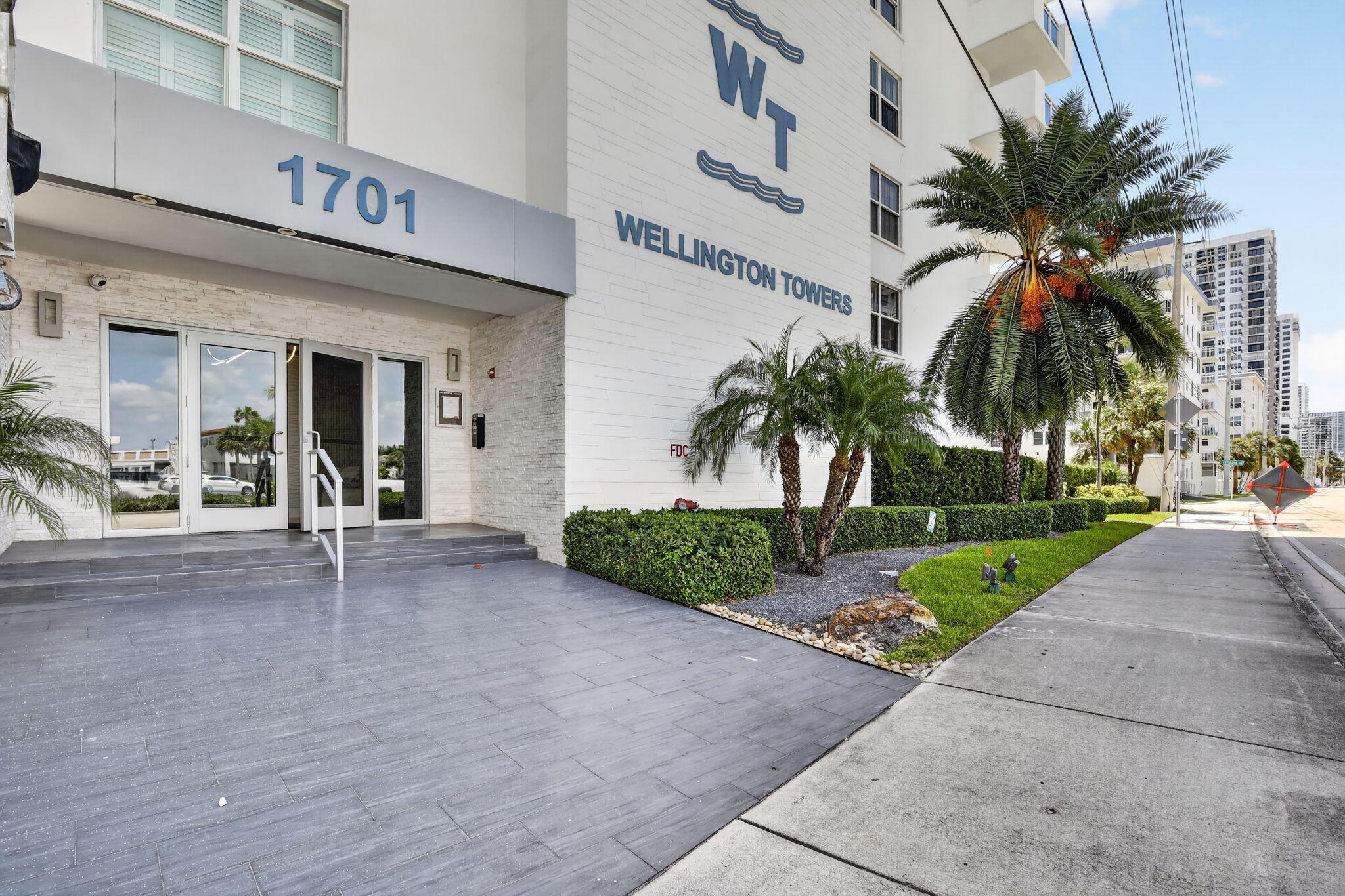 1701 S OCEAN Drive 902