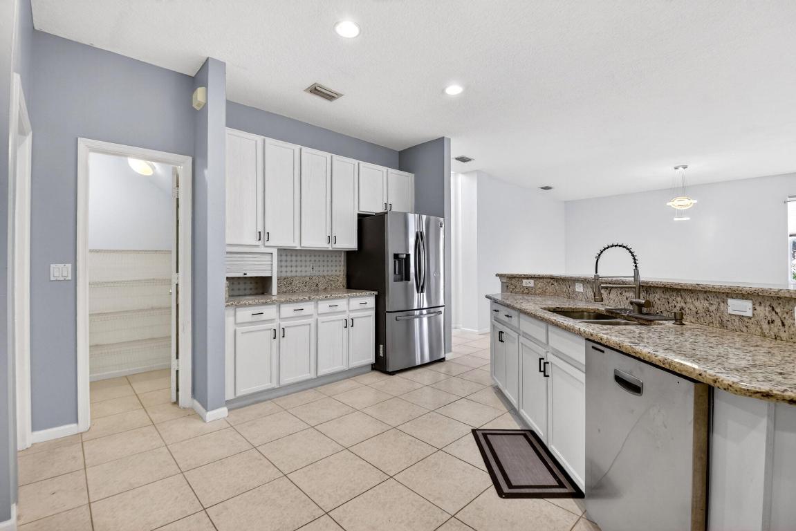 STONEHAVEN - Residential Lease