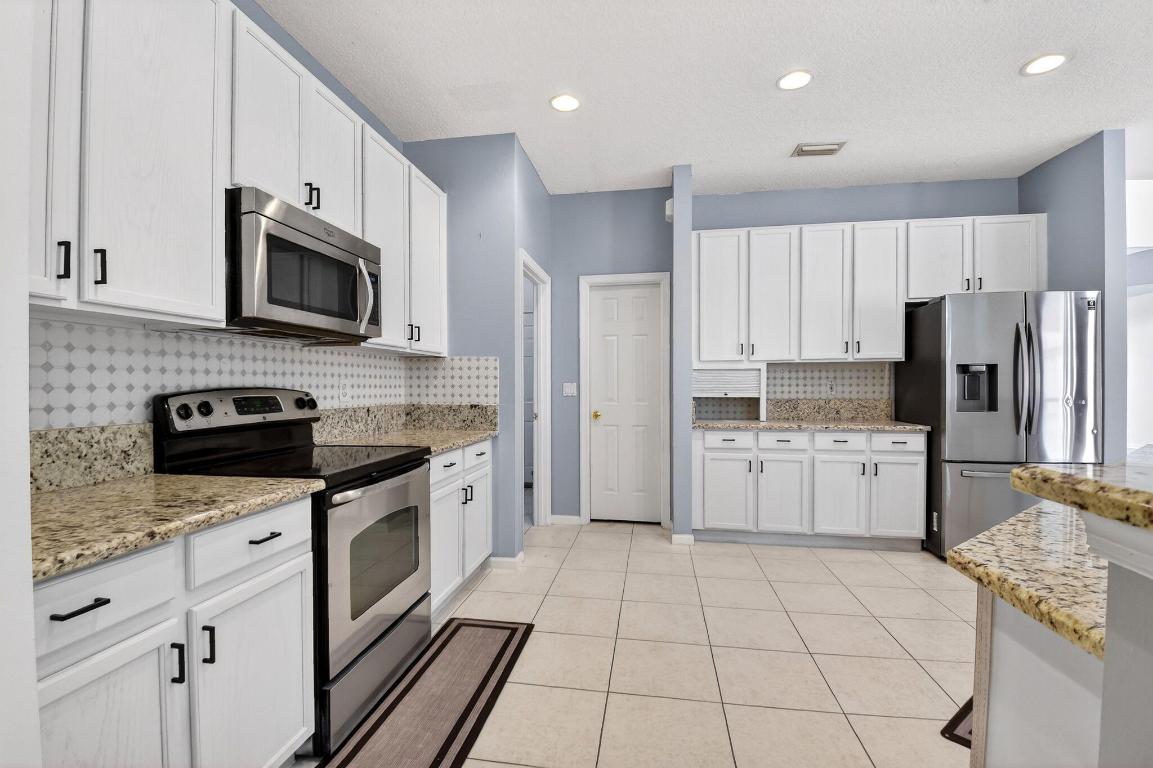 STONEHAVEN - Residential Lease