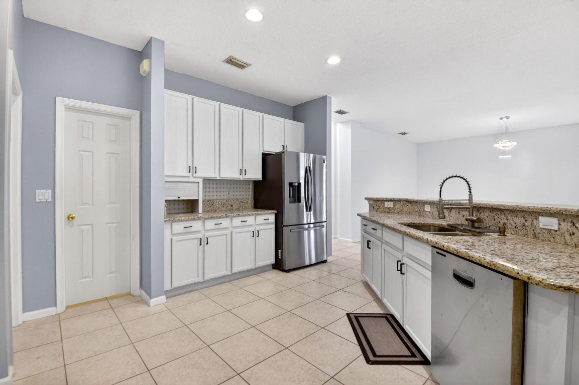 STONEHAVEN - Residential Lease