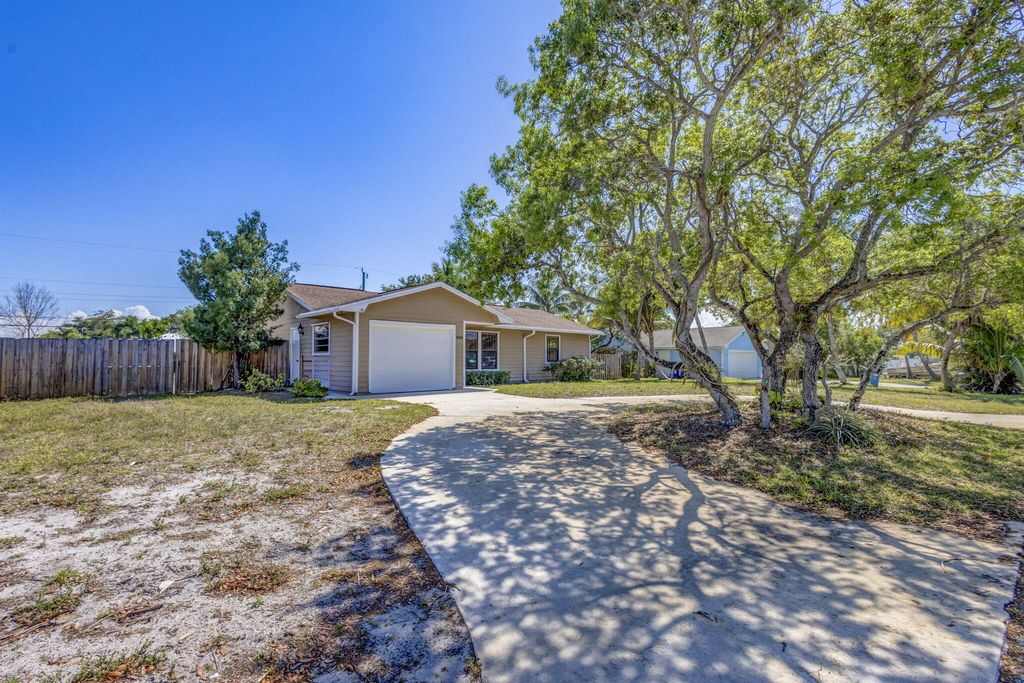 Photo of 8566 SE Lyons Road, Hobe Sound, FL 33455 (MLS # R11076180)