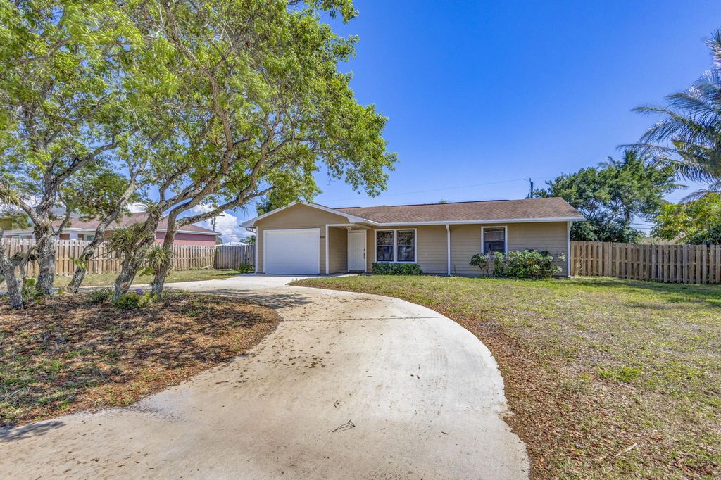 Photo of 8566 SE Lyons Road, Hobe Sound, FL 33455 (MLS # R11076180)