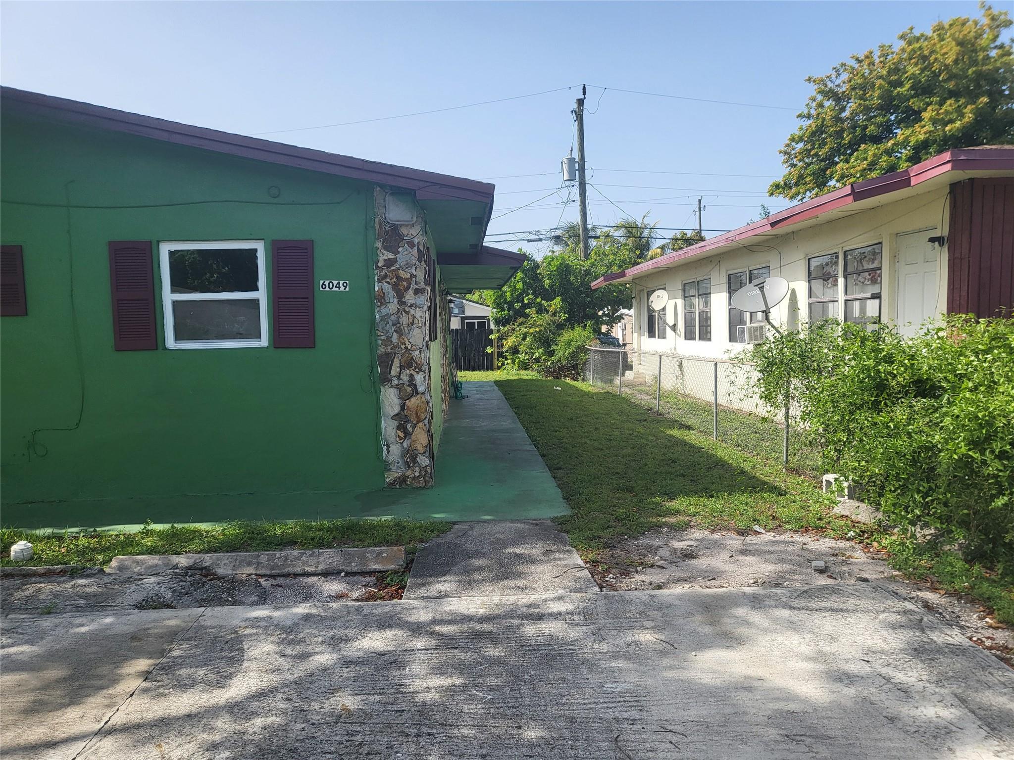 Duplex located in a very quiet neighborhood and is close to all the essentials that you would need. This property offers comfortable living that you will enjoy. You will have the convenience of your own washer and dryer in the apartment & YOU WILL NOT HAVE TO PAY FOR WATER, AS IT IS INCLUDED IN THE RENT!!! Please present offer with 8 current paystubs, ID, rental application, CTL & background check (Our office can do the check, if you are unable to complete it). RAPID APPROVAL!!! SHOW TODAY AND SEND YOUR OFFER!!!