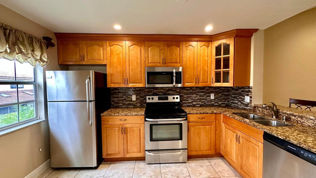 Photo of 6733 Via Regina, Boca Raton, FL 33433 (MLS # R10960982)