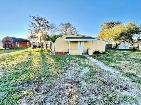 1498 Hunter Road Okeechobee FL 34974