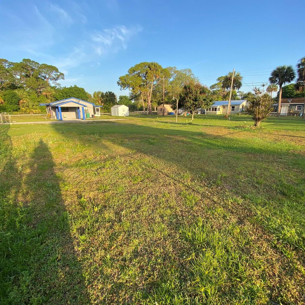Photo of 5012 Barcelona Avenue, Fort Pierce, FL 34946 (MLS # R10992546)