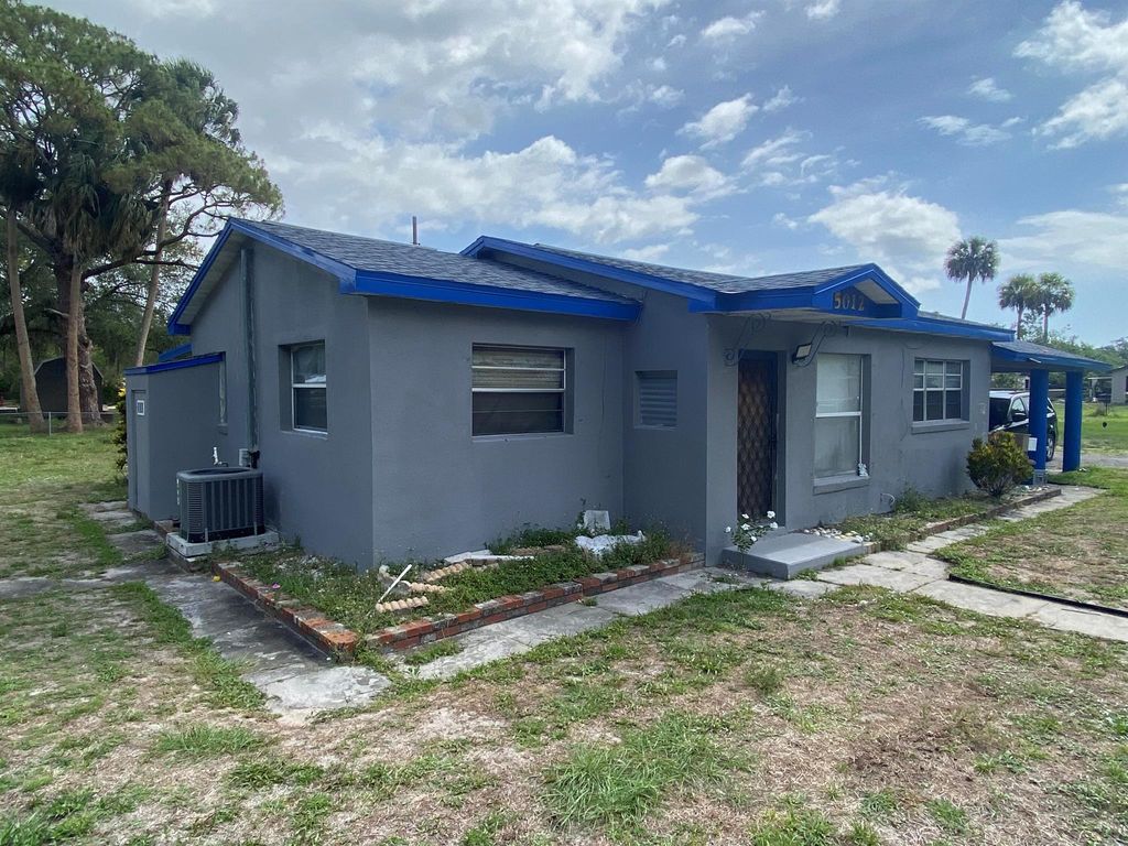 Photo of 5012 Barcelona Avenue, Fort Pierce, FL 34946 (MLS # R10992546)