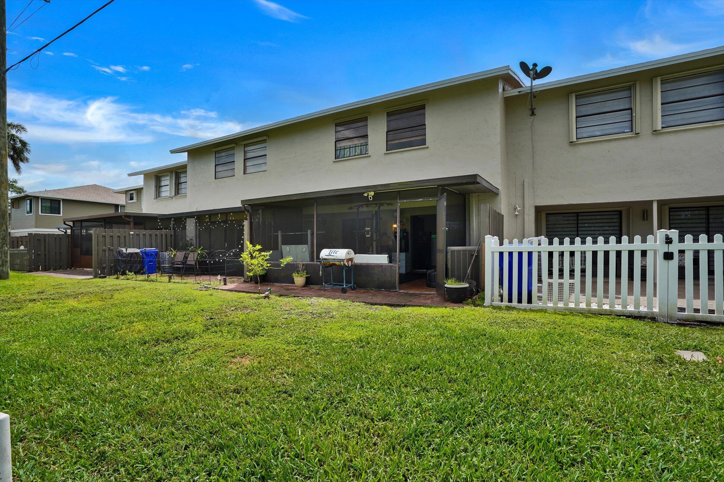 PEMBROKE POINTE SECTION THREE - Residential