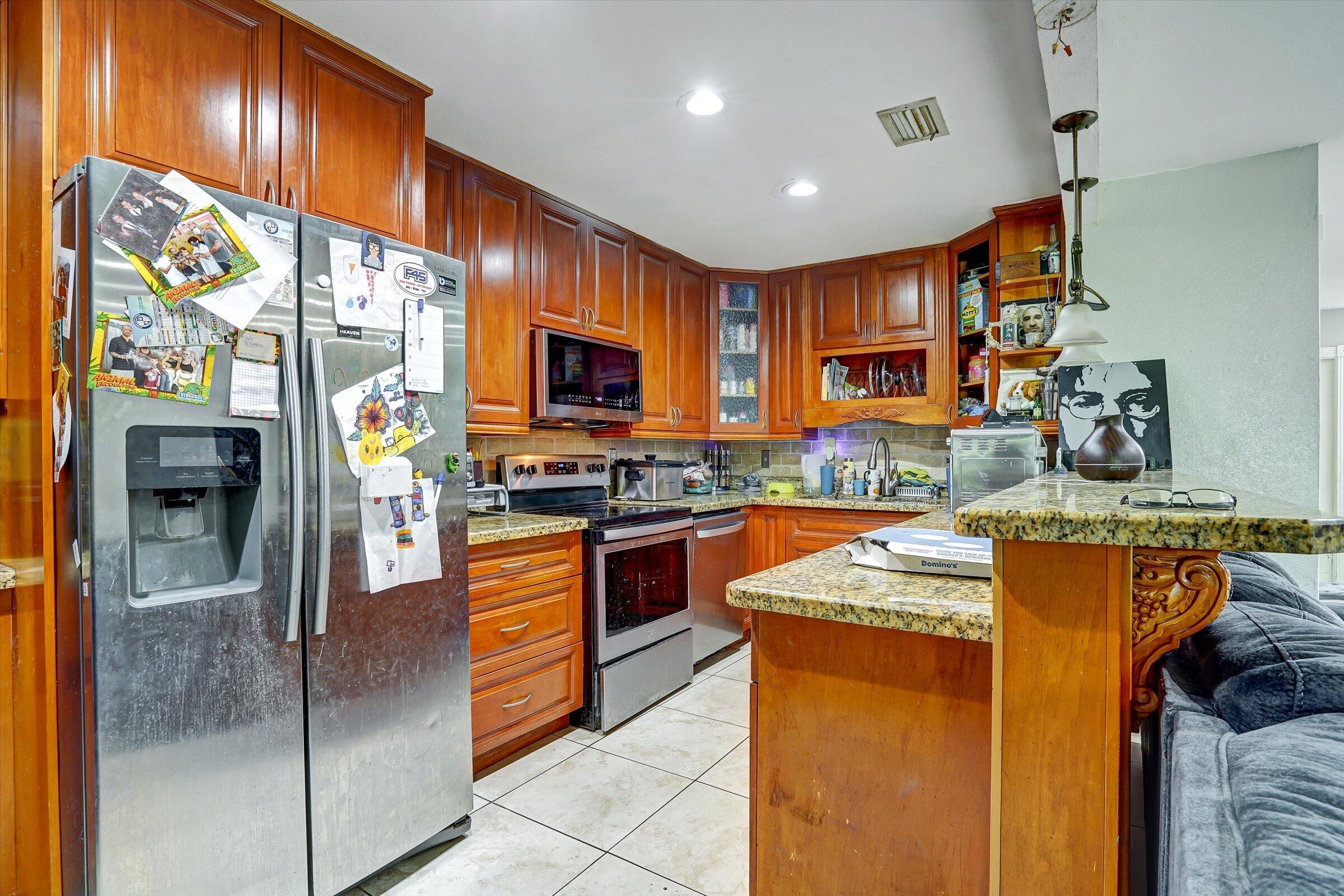 PEMBROKE POINTE SECTION THREE - Residential