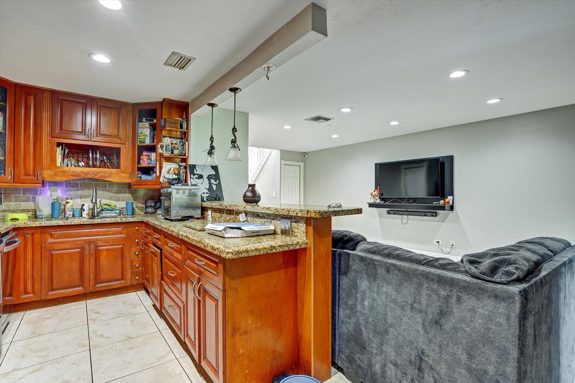 PEMBROKE POINTE SECTION THREE - Residential