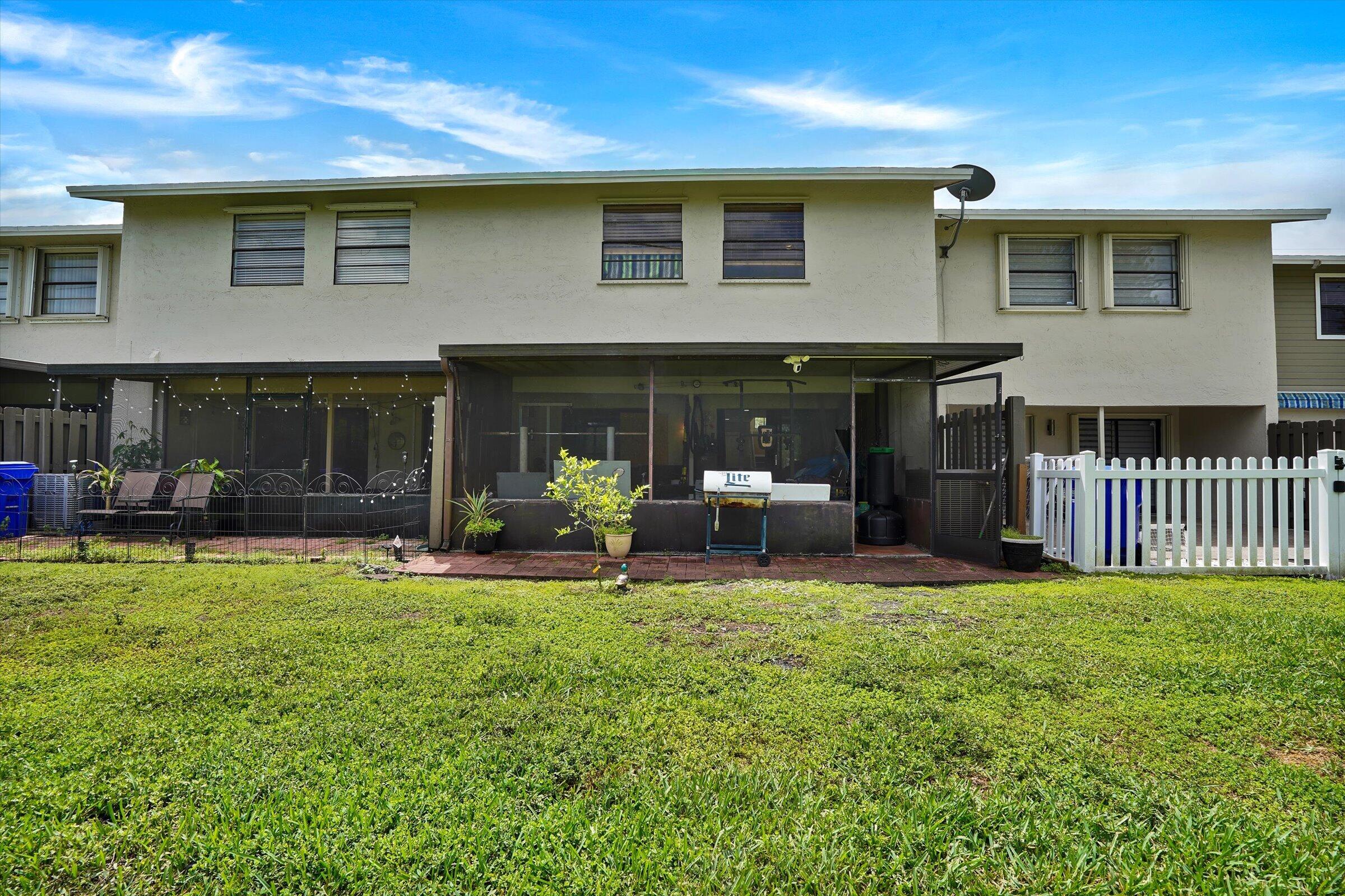 PEMBROKE POINTE SECTION THREE - Residential