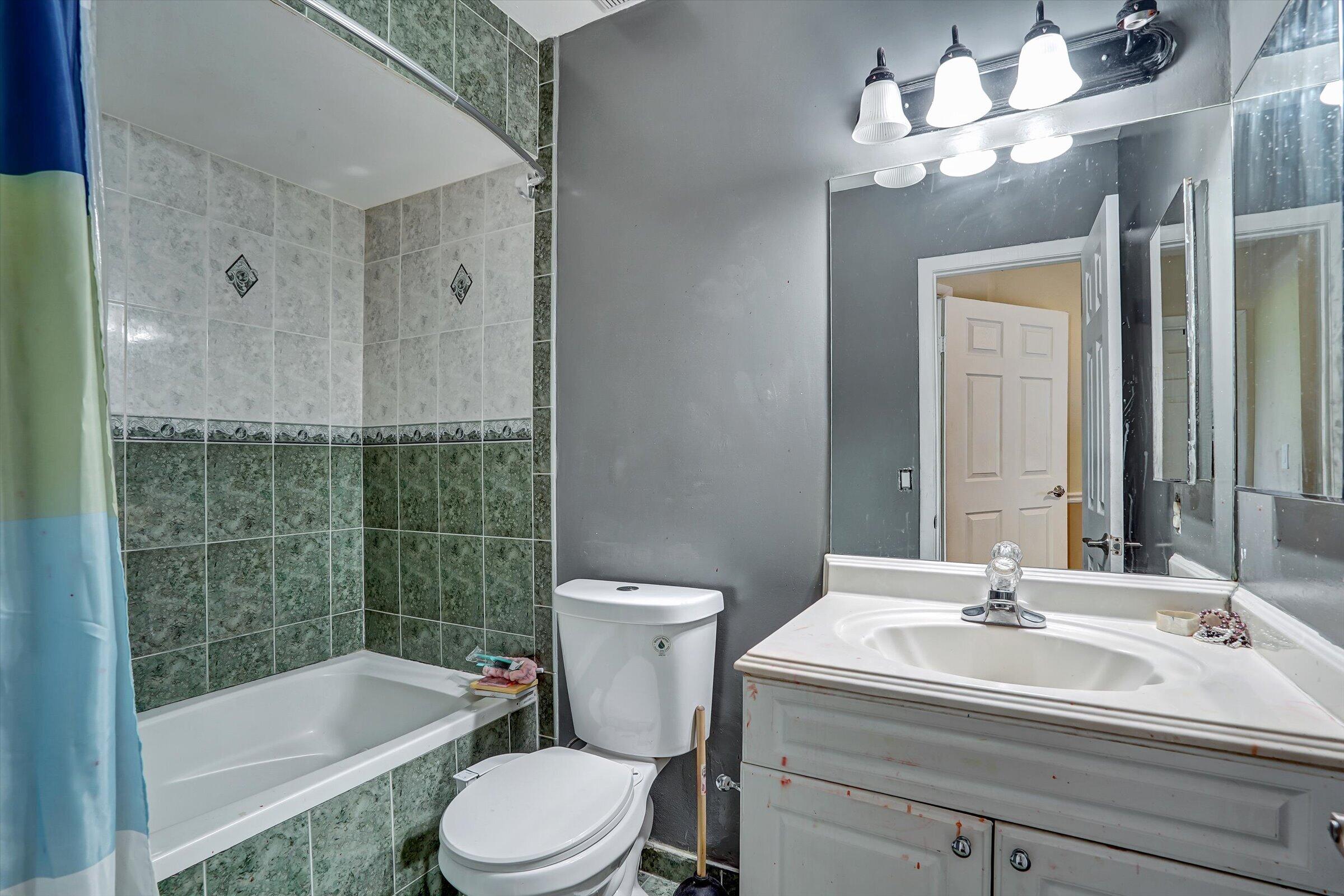 PEMBROKE POINTE SECTION THREE - Residential