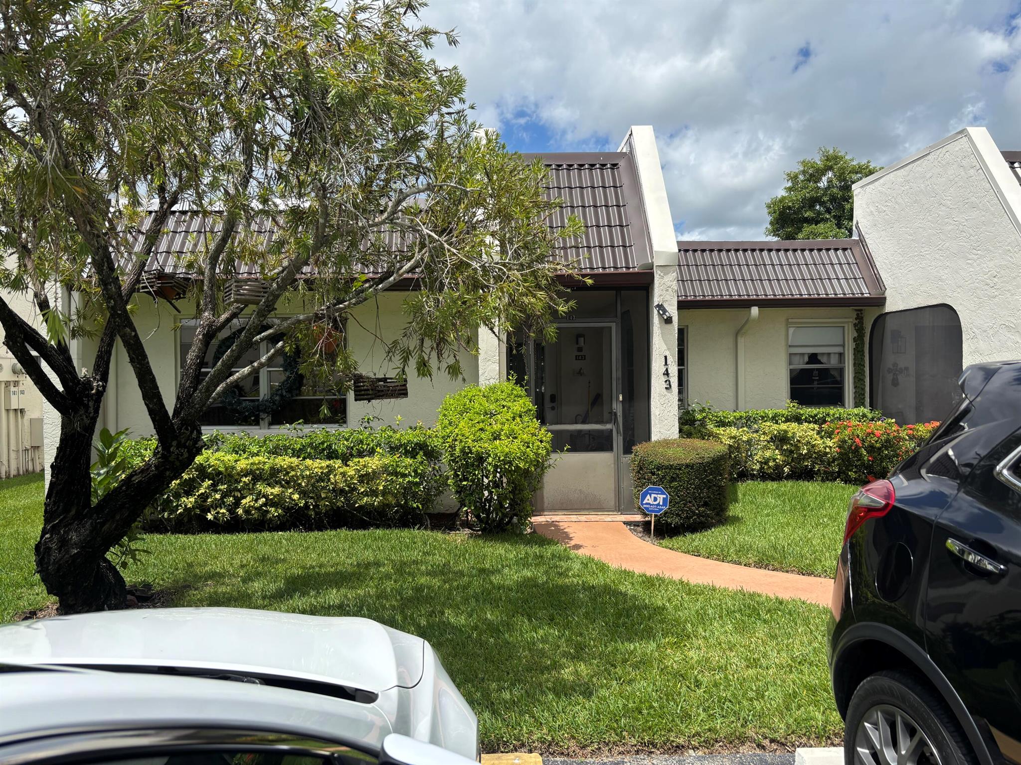 GOLDEN LAKES VILLAGE COND - Residential