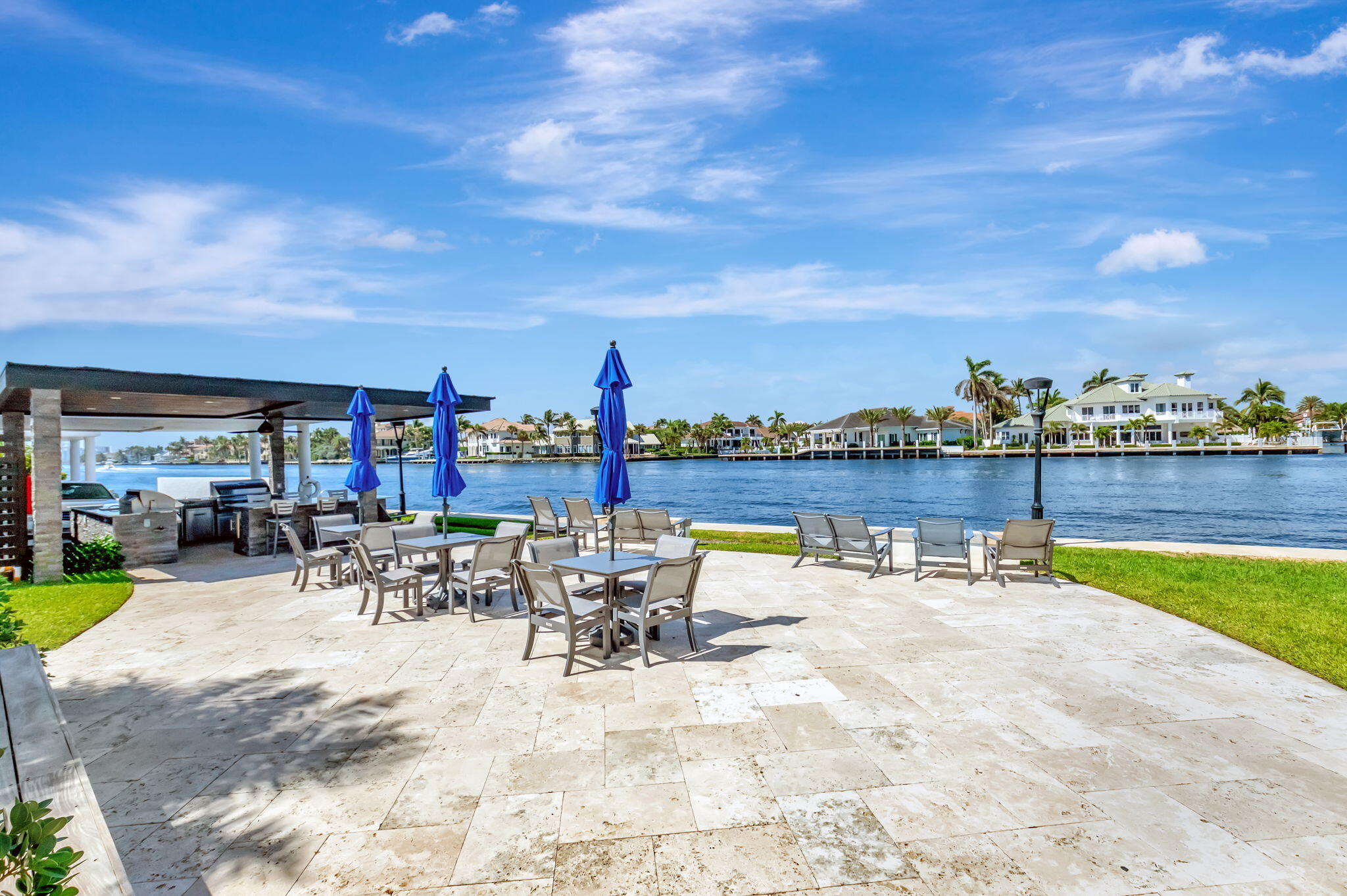 COASTAL HOUSE CONDO - Residential