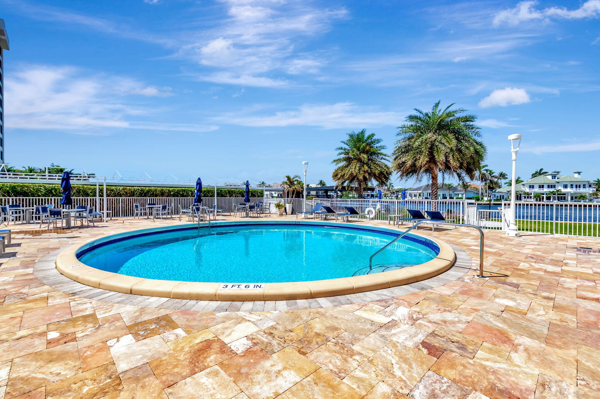 COASTAL HOUSE CONDO - Residential