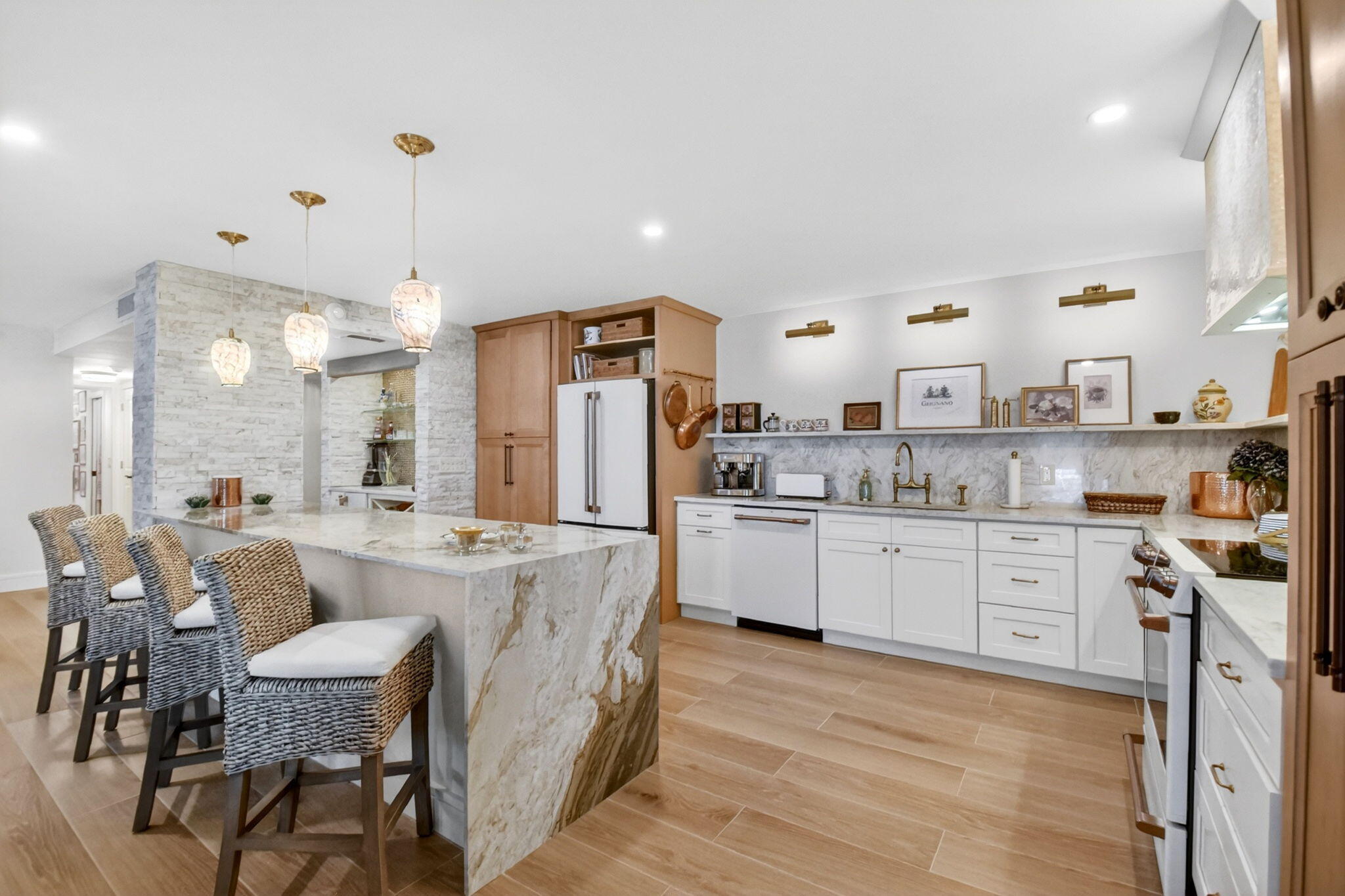 COASTAL HOUSE CONDO - Residential