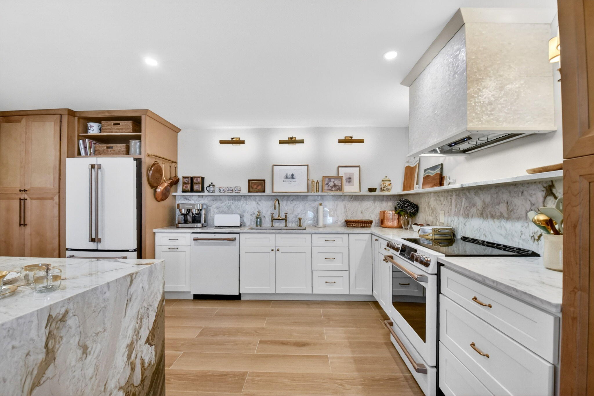 COASTAL HOUSE CONDO - Residential