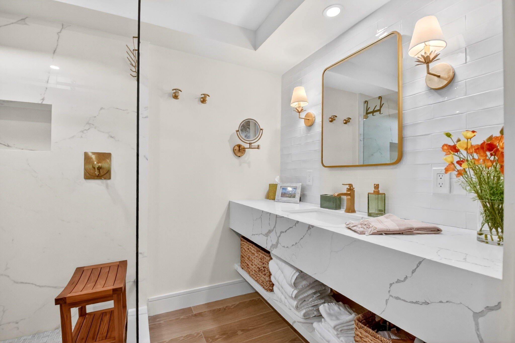 COASTAL HOUSE CONDO - Residential