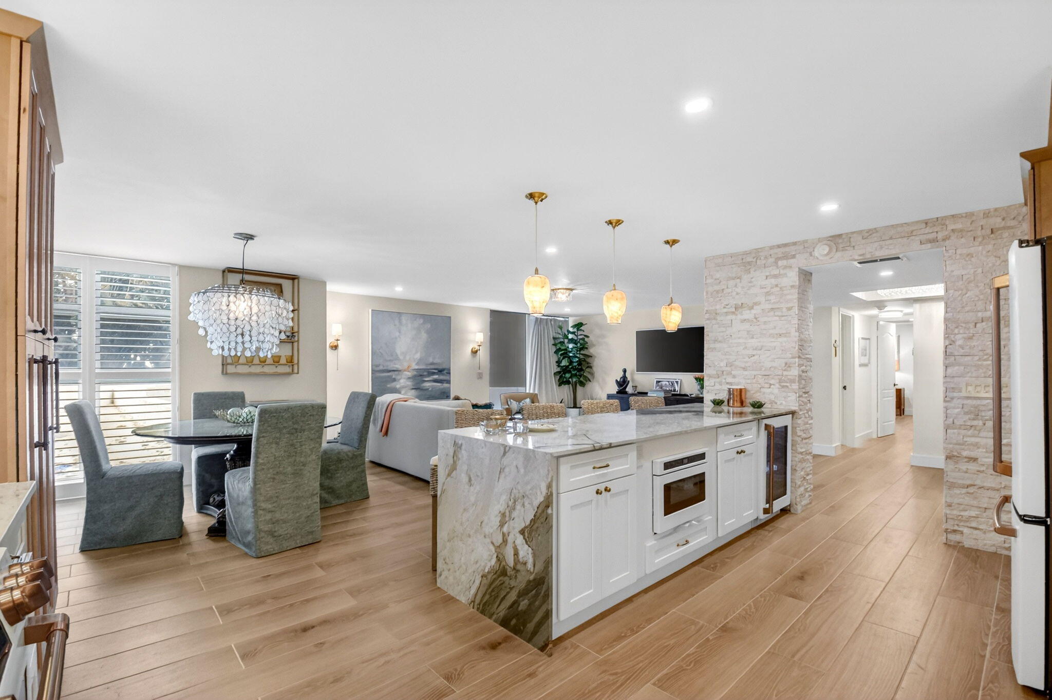 COASTAL HOUSE CONDO - Residential