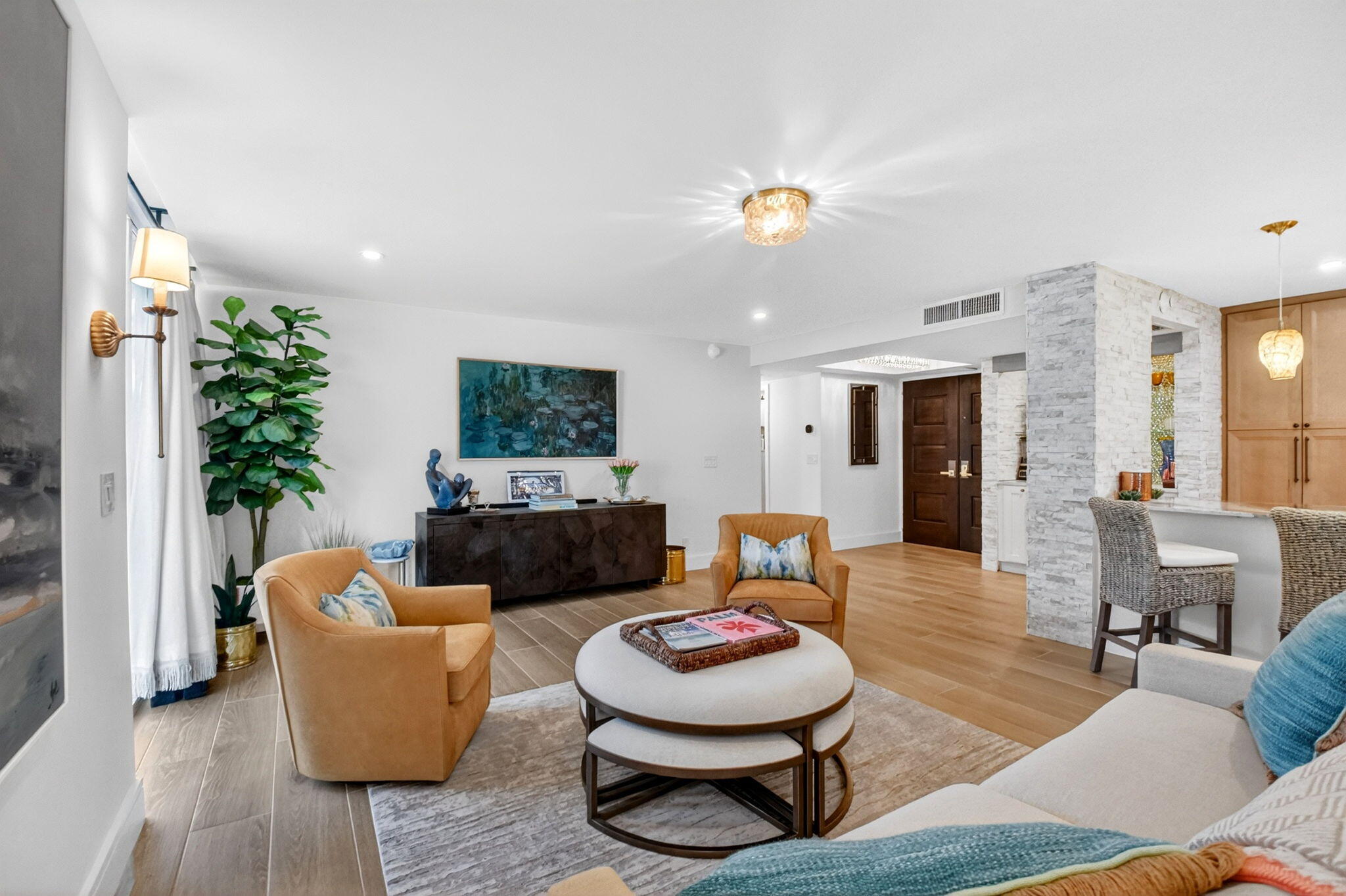 COASTAL HOUSE CONDO - Residential