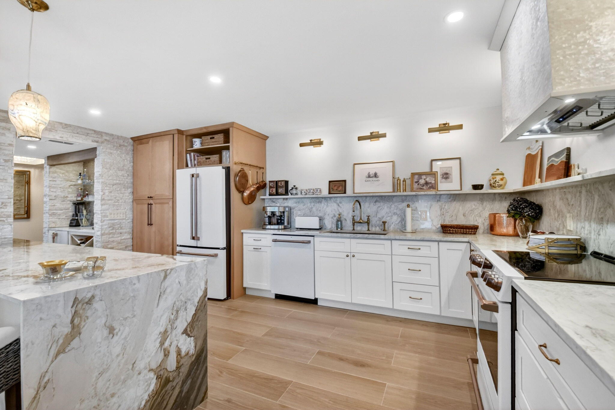 COASTAL HOUSE CONDO - Residential