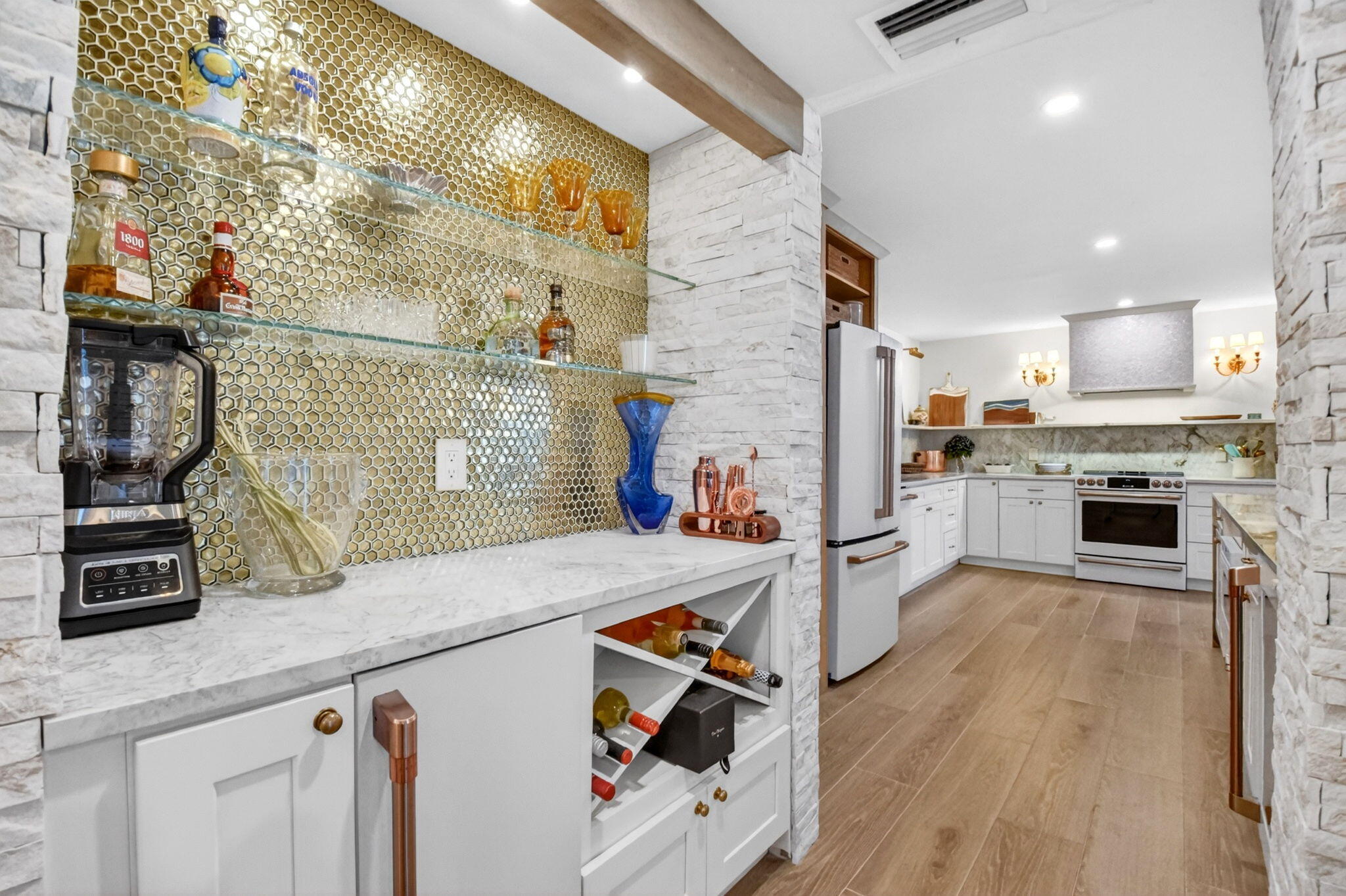 COASTAL HOUSE CONDO - Residential