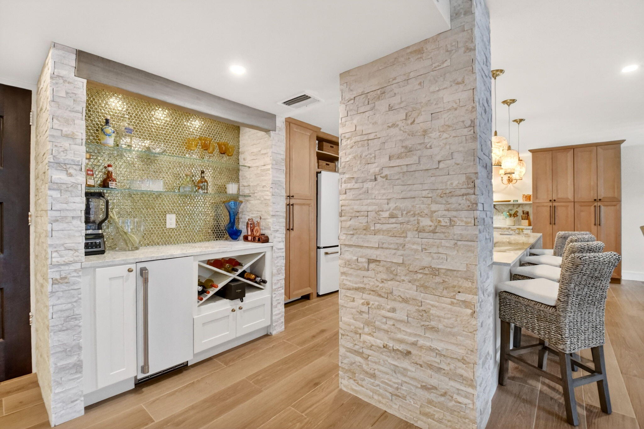 COASTAL HOUSE CONDO - Residential