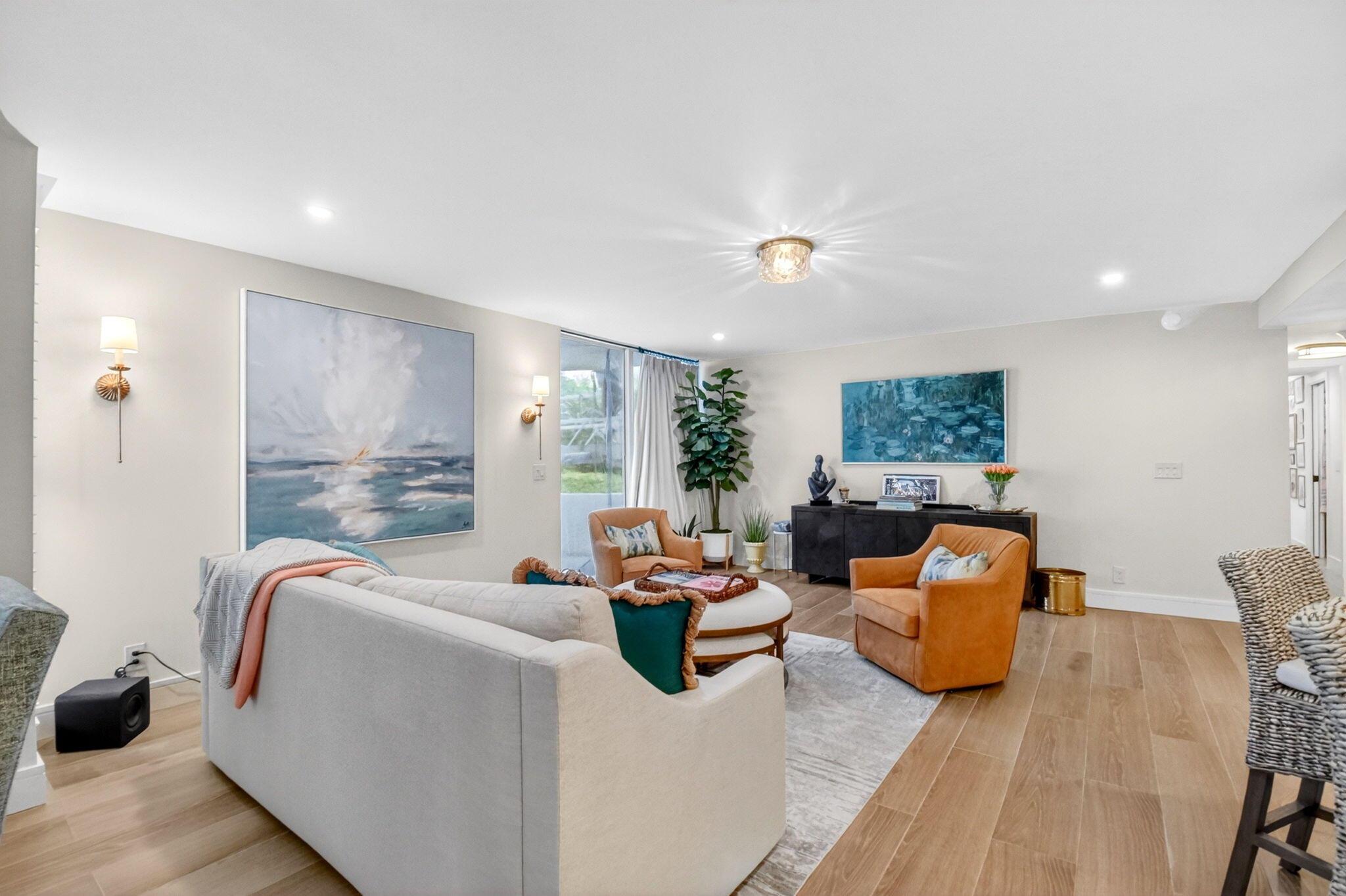 COASTAL HOUSE CONDO - Residential