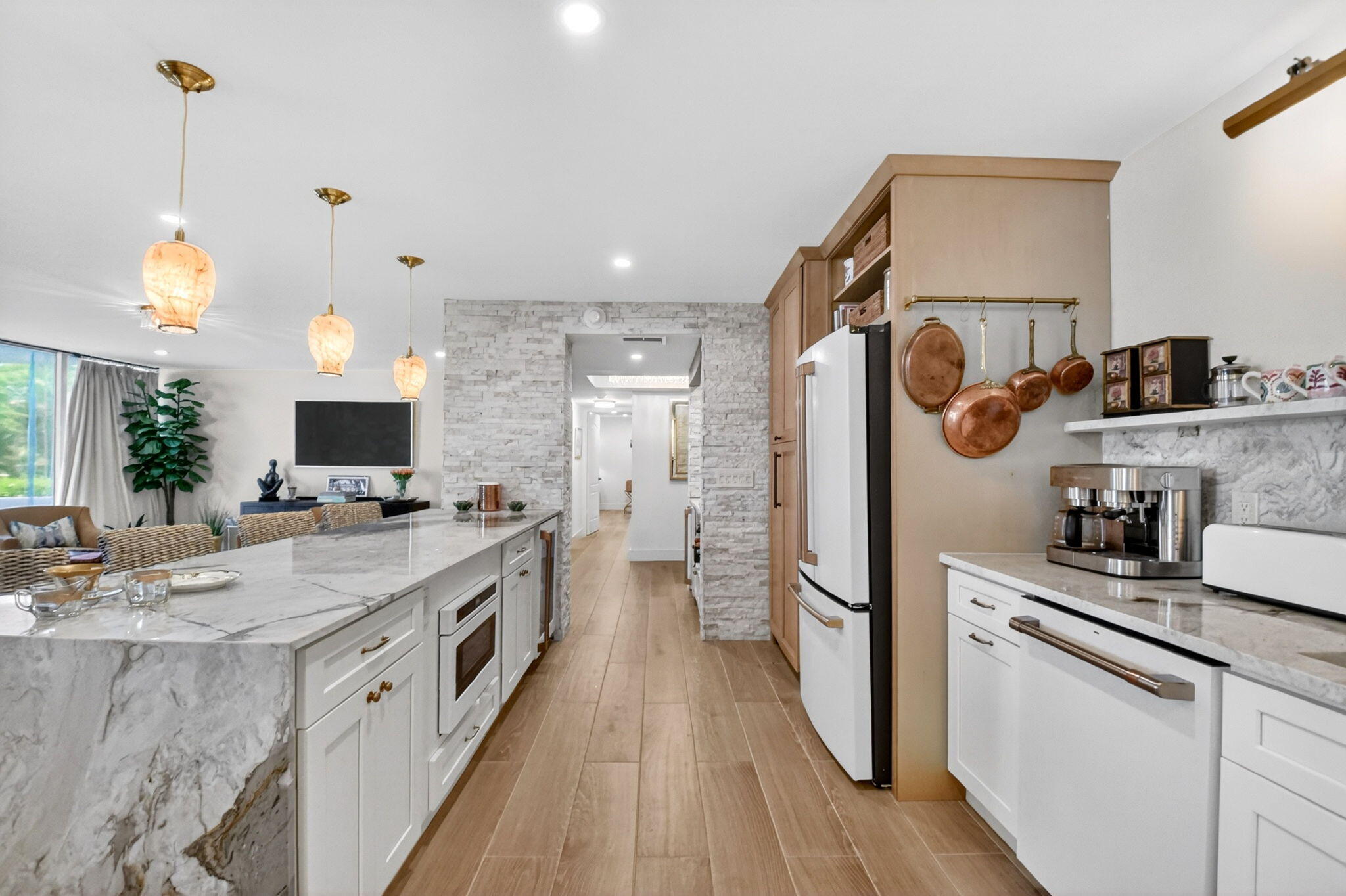 COASTAL HOUSE CONDO - Residential