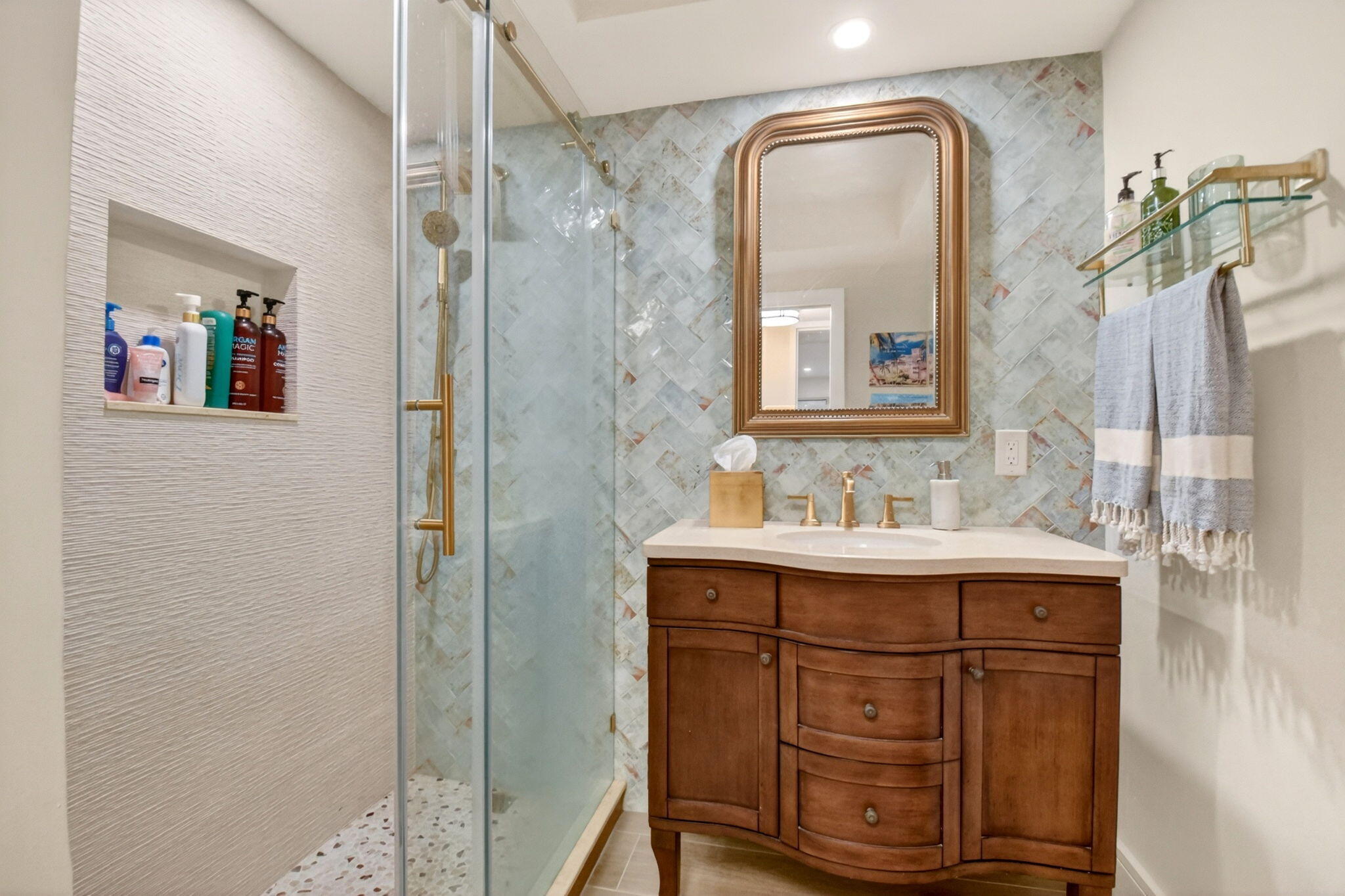 COASTAL HOUSE CONDO - Residential