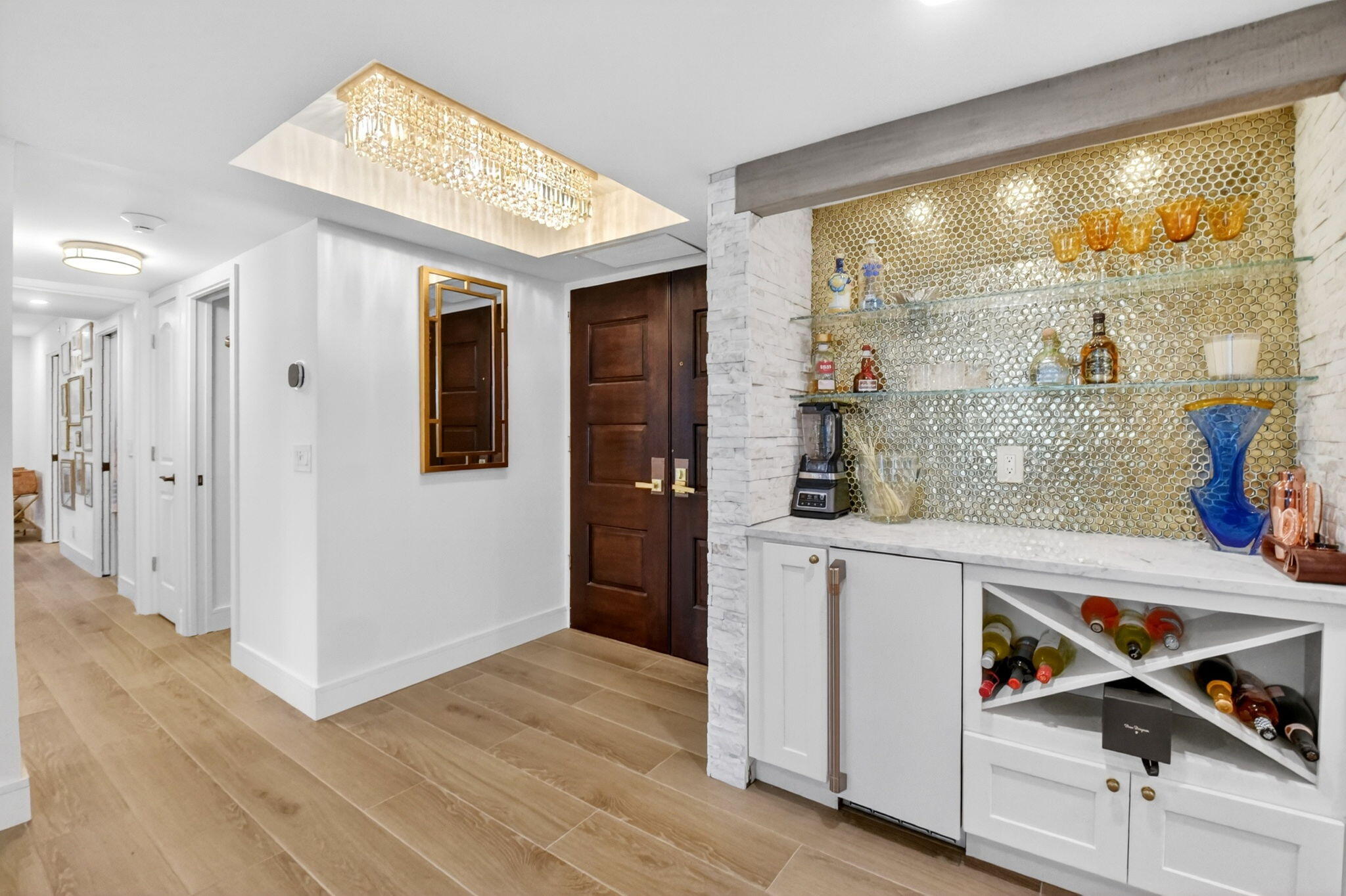 COASTAL HOUSE CONDO - Residential
