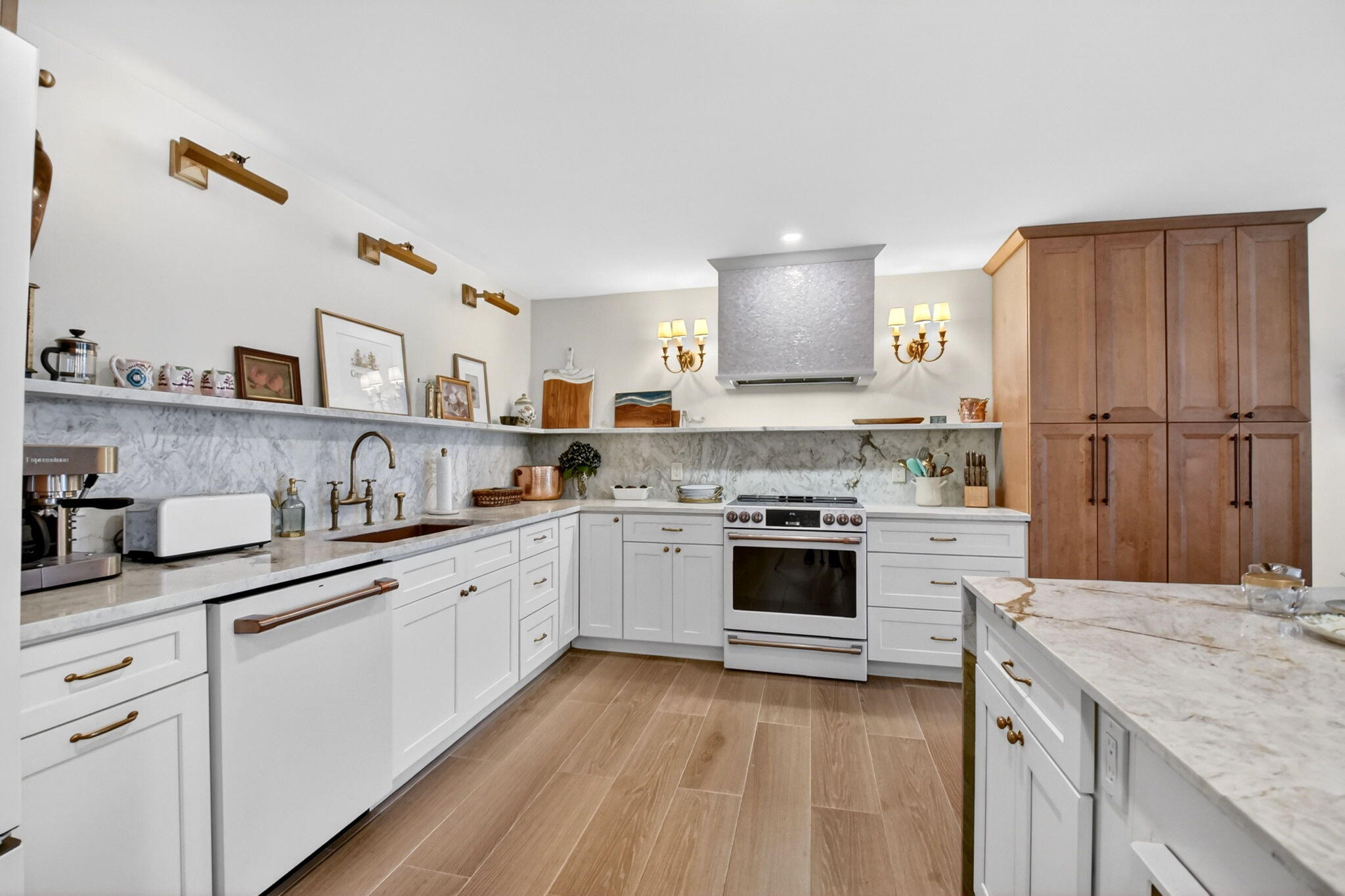 COASTAL HOUSE CONDO - Residential