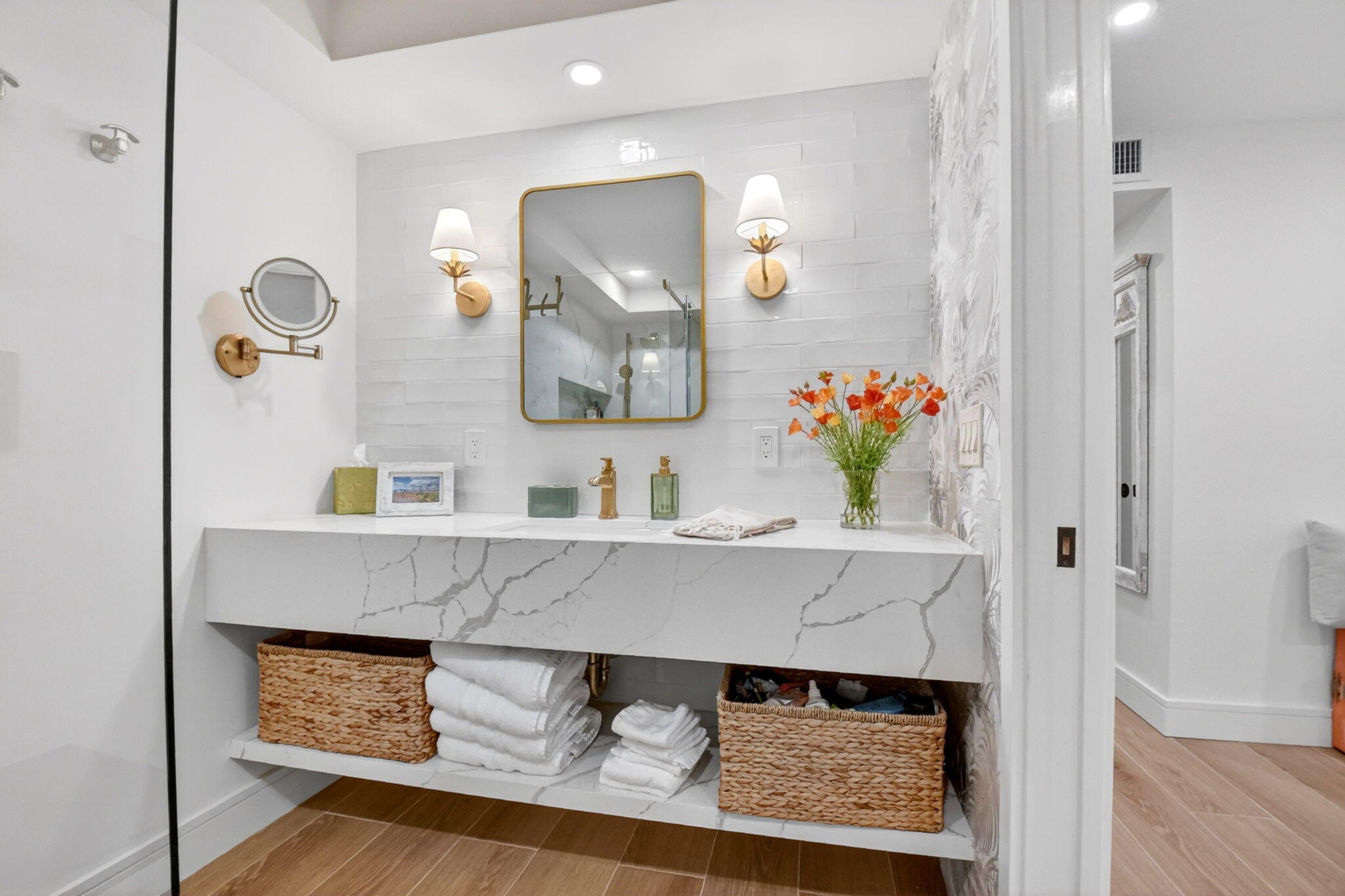 COASTAL HOUSE CONDO - Residential