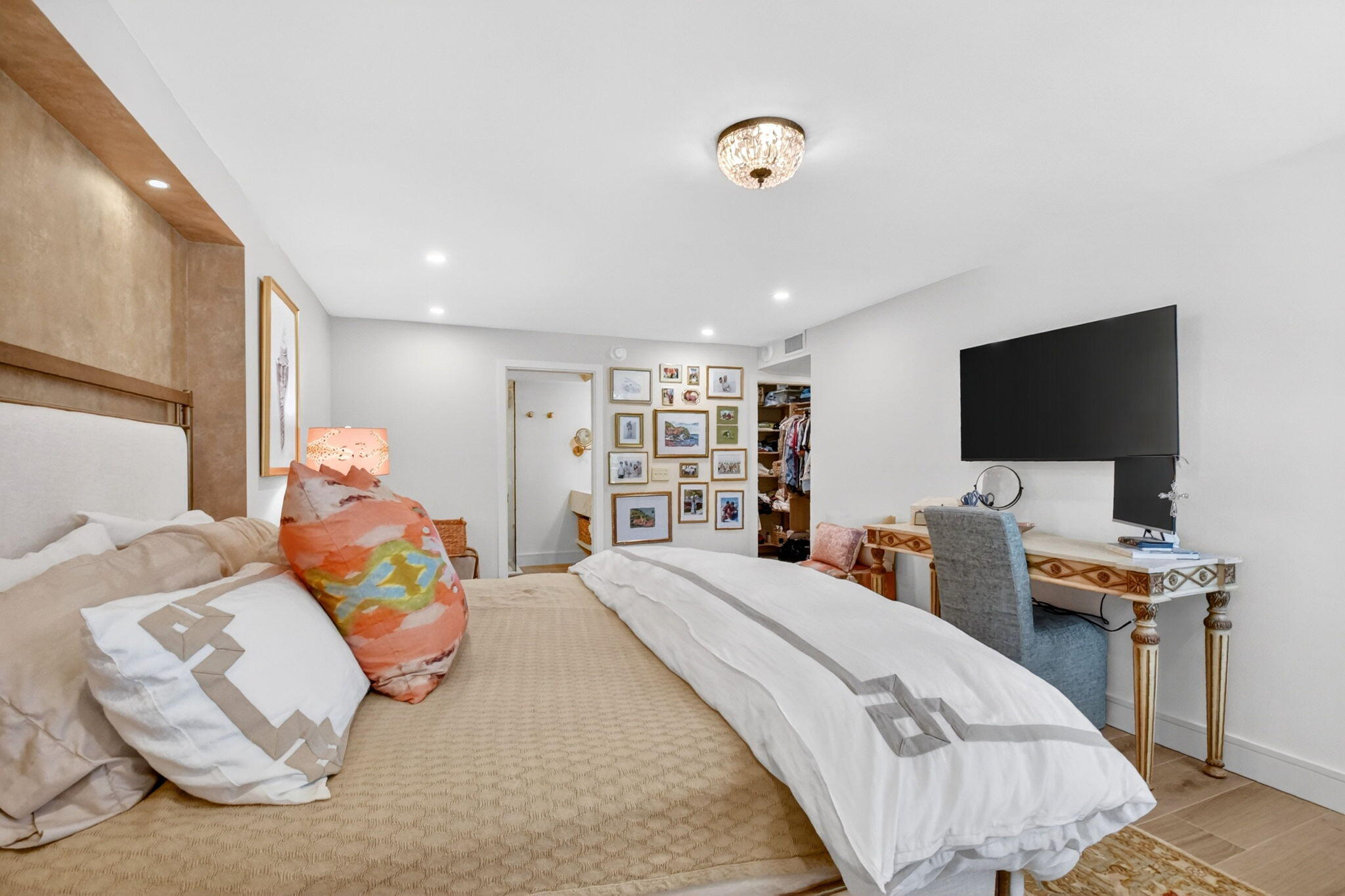 COASTAL HOUSE CONDO - Residential