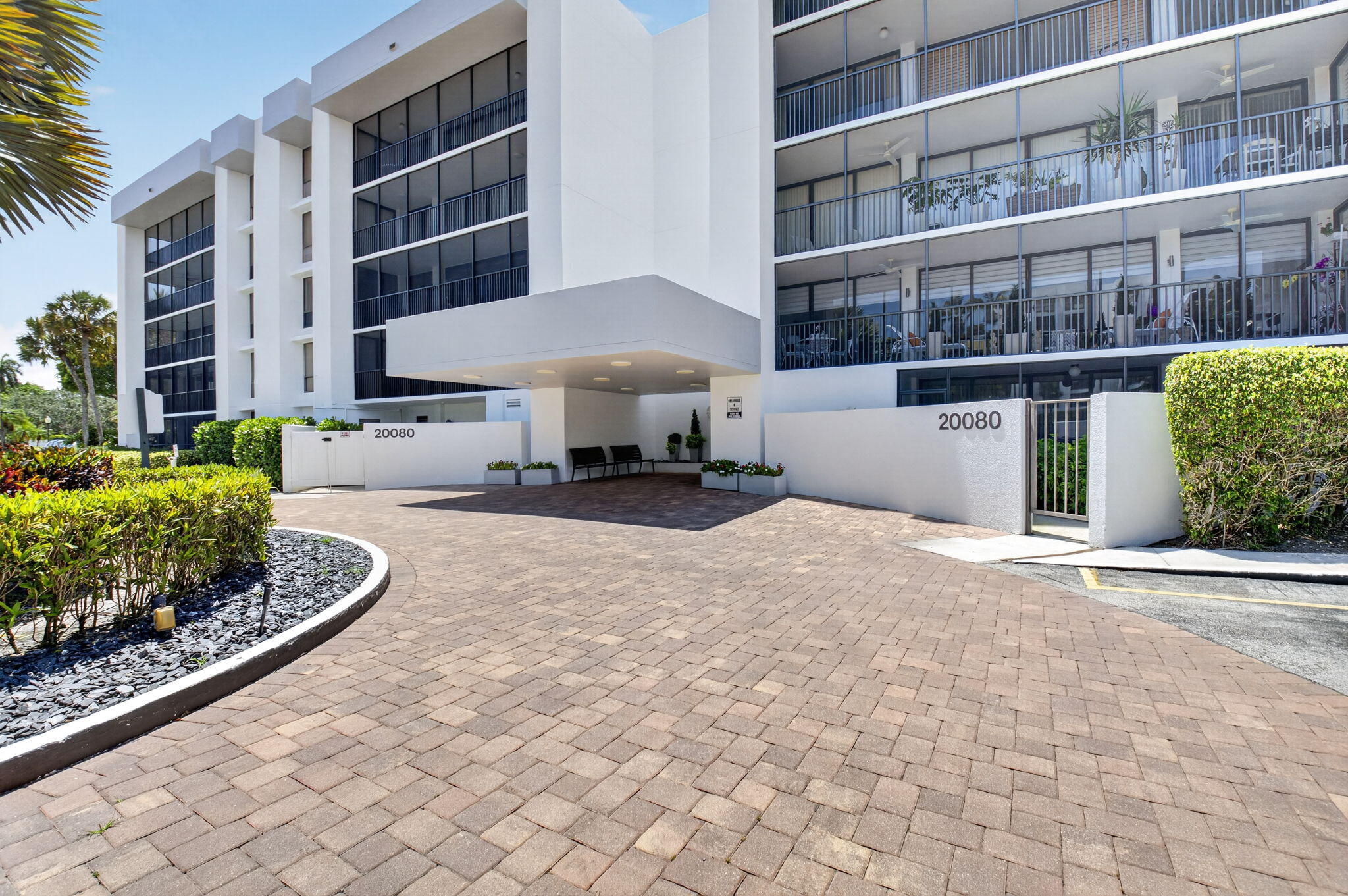 LAUREL OAKS & LAUREL OAKS CONDO - Residential