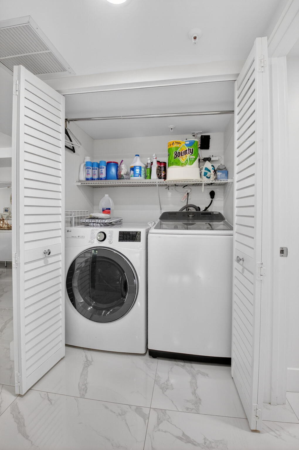 LAUREL OAKS & LAUREL OAKS CONDO - Residential