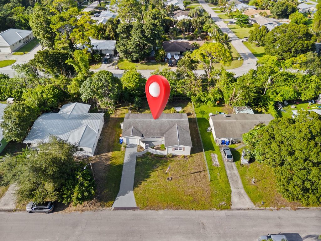 Photo of 2324 1st Pl, Vero Beach, FL 32962 (MLS # F10530536)