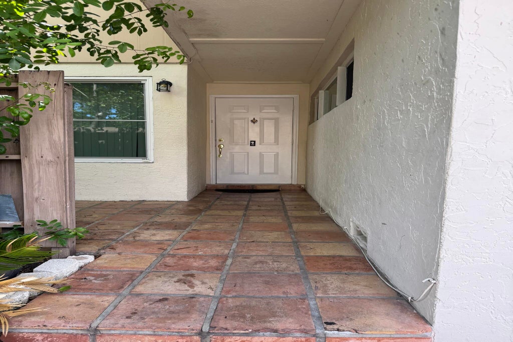 Photo of 8230 NW 9th Court #6, Plantation, FL 33324 (MLS # B26045546)