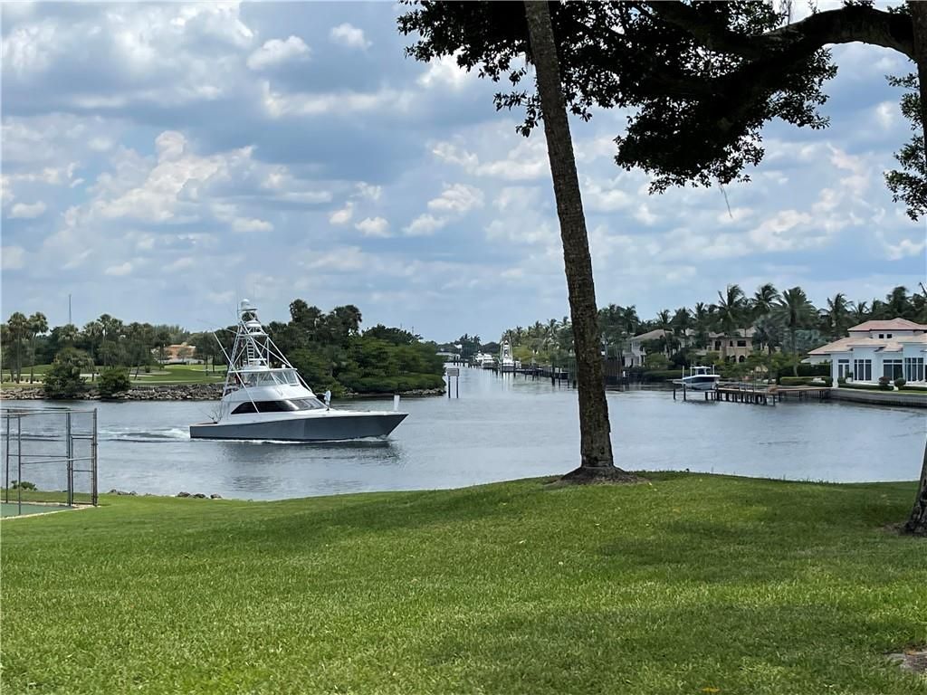 Photo of 374 Golfview Rd Rd #106, North Palm Beach, FL 33408 (MLS # F10337241)