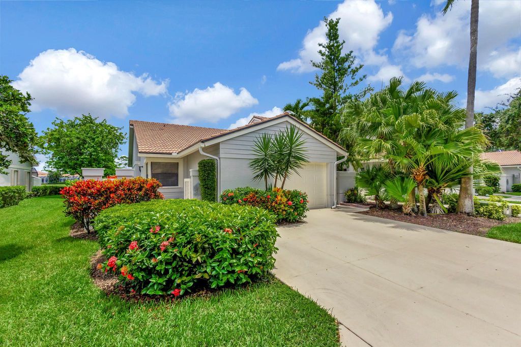 Photo of 523 Prestwick Circle, Palm Beach Gardens, FL 33418 (MLS # R11030842)