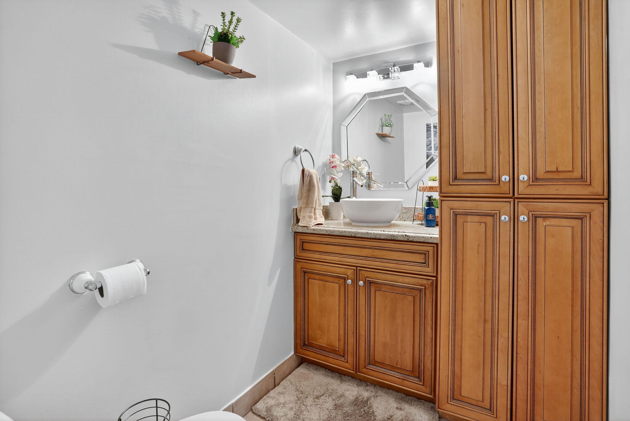 COUNTRY VILLAGE CONDO - Residential Lease