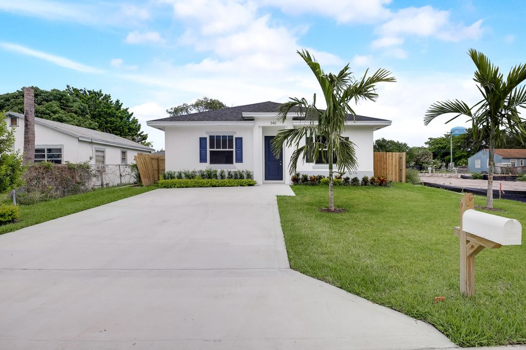 Photo of 340 SW 4th Avenue Ave, Delray Beach, FL 33444 (MLS # R10810498)
