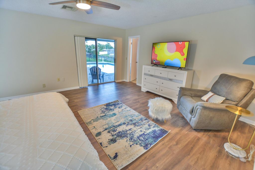 Photo of 1210 SW 26th Avenue, Boynton Beach, FL 33426 (MLS # R10998176)