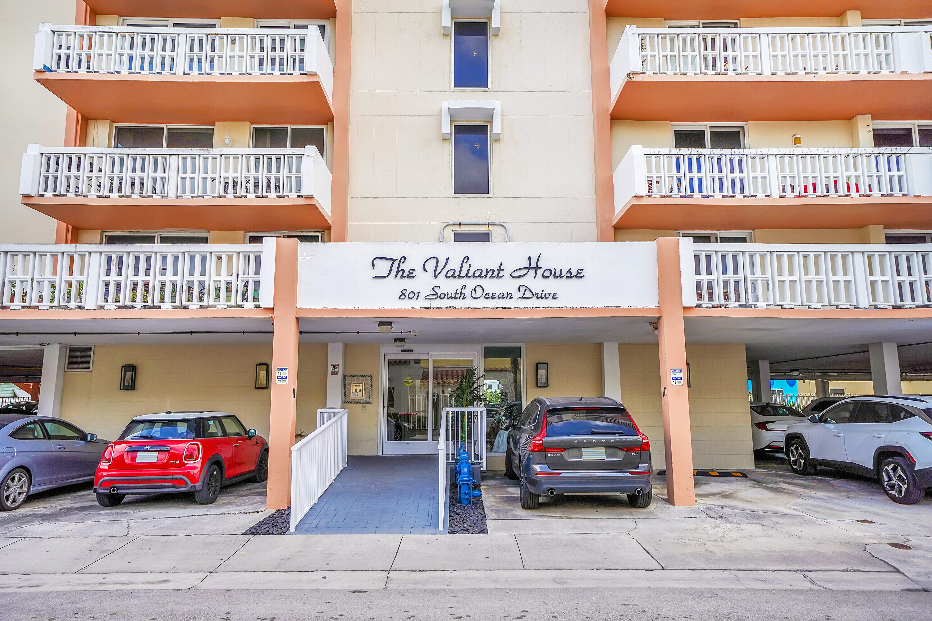 801 S Ocean Drive 404