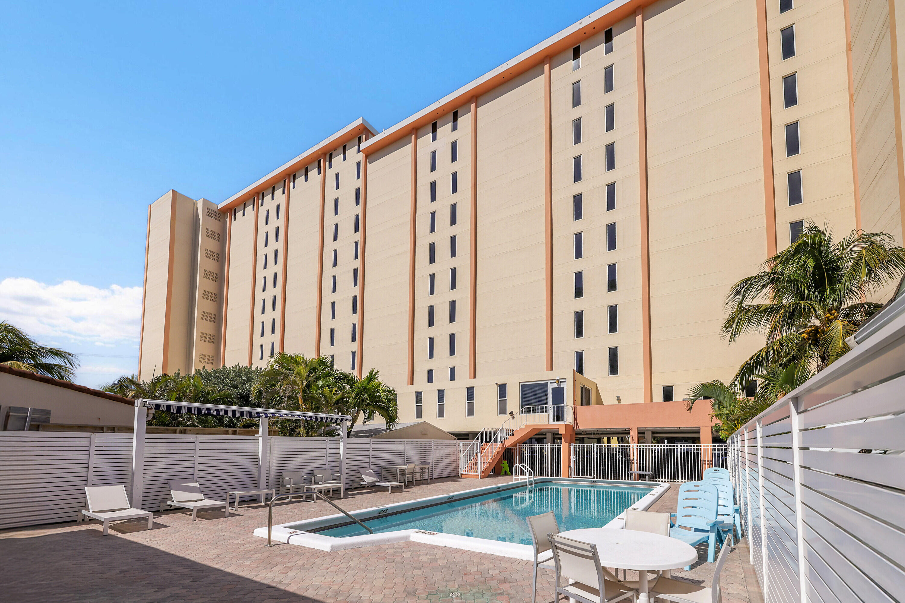 VALIANT HOUSE CONDO - Residential