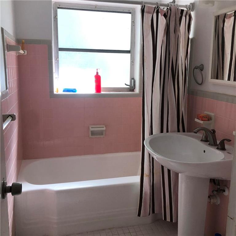 Lauderdale Park 6-33 1/2 - Residential