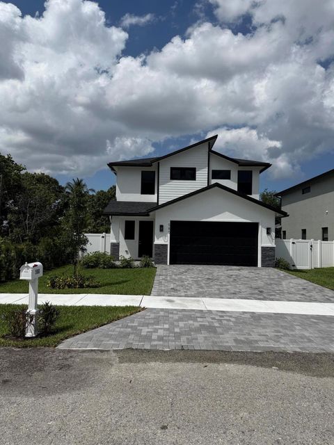 580 Lucky Lane Delray Beach FL 33444