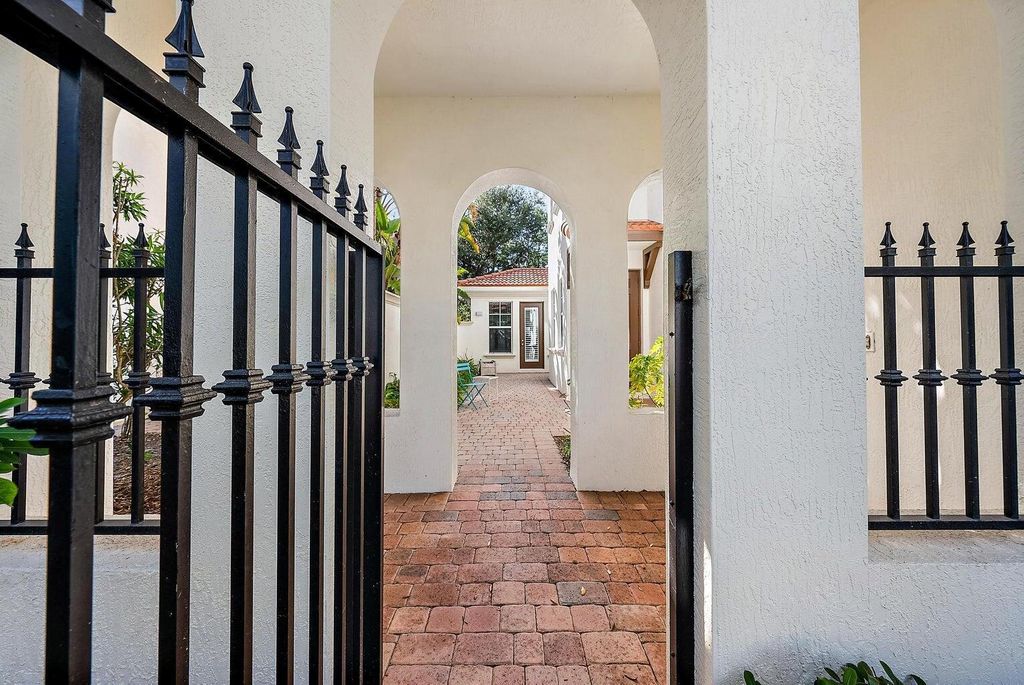 Photo of 885 Taft Court, Palm Beach Gardens, FL 33418 (MLS # R11110846)