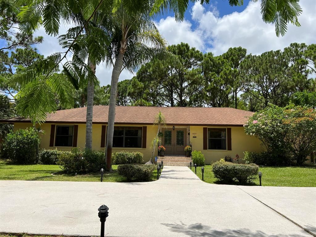 Photo of 15697 N 72nd Drive Dr N, Palm Beach Gardens, FL 33418 (MLS # R10815317)